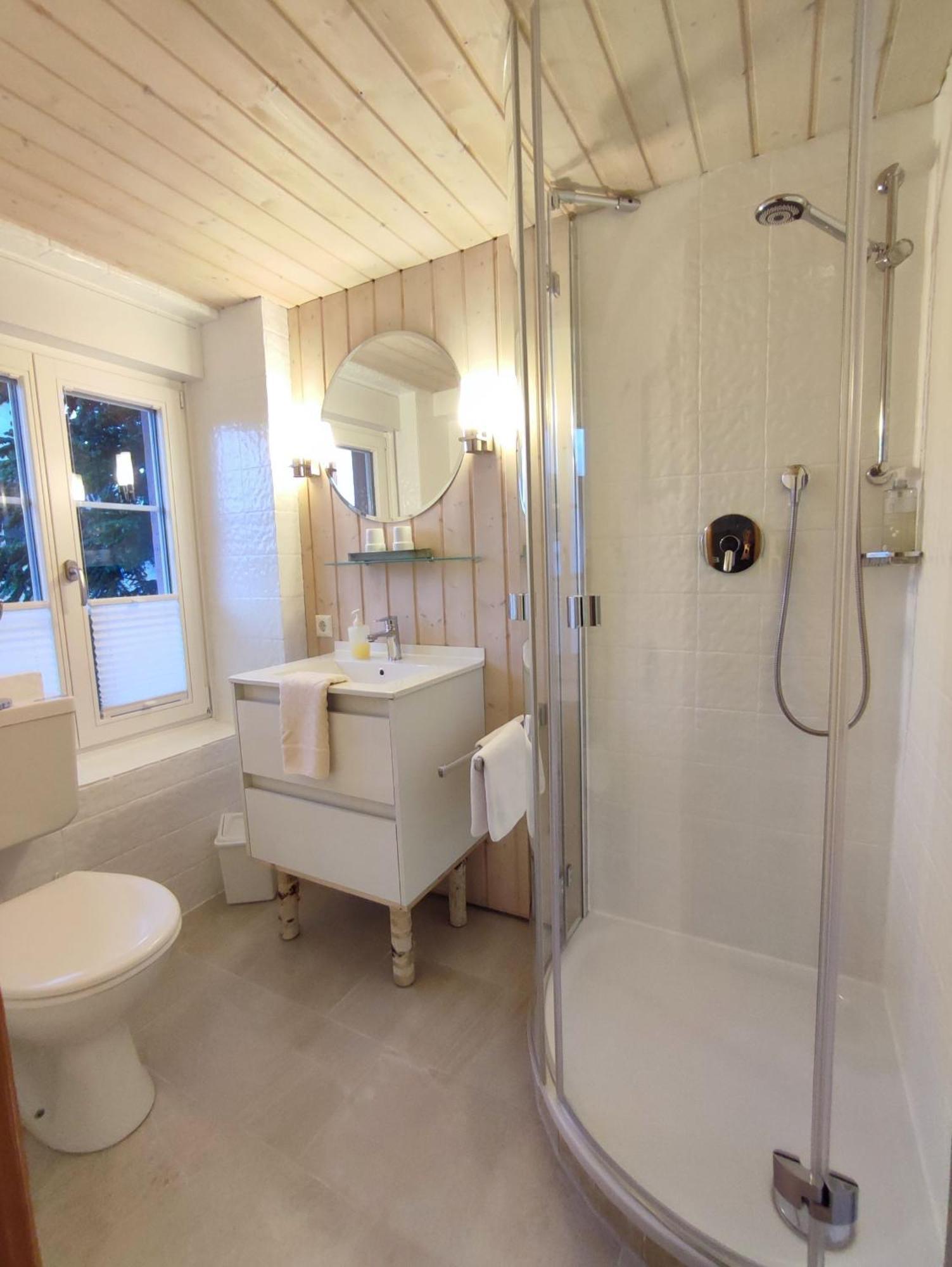 Boutique-Hotel Krone Denzlingen Phòng bức ảnh